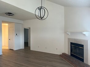 Building Photo - 714 Parkview Cir
