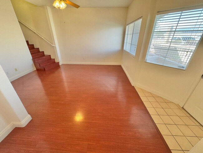 Foto del edificio - ** SUPER SUMMER SPECIAL!! $500 Off First Month's Rent**   Beautiful 2 bedroom townhome with 2 car...