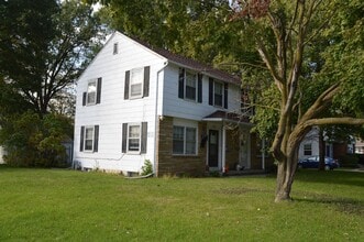 Building Photo - 1303 Roosevelt Ave
