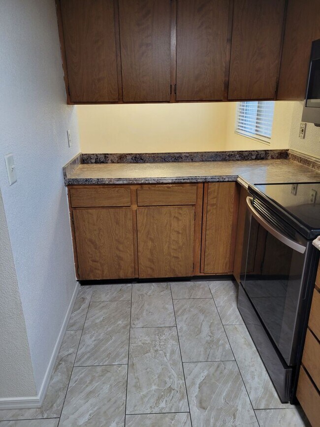 Building Photo - 2031 Chaparral