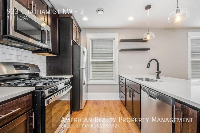 Foto del edificio - 933 Chatham St NW