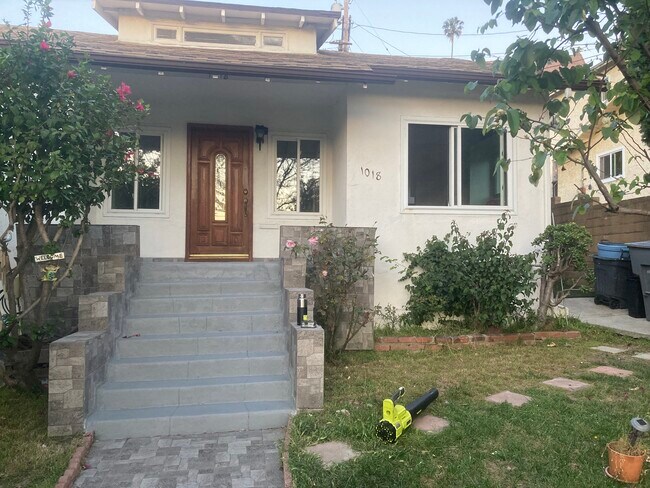 Foto del edificio - 1018 Tyler St