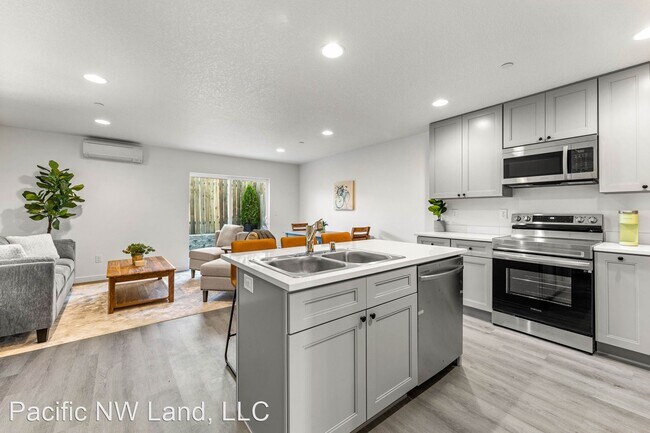 Building Photo - 3 br, 2.5 bath House - 2900 NE 137th St