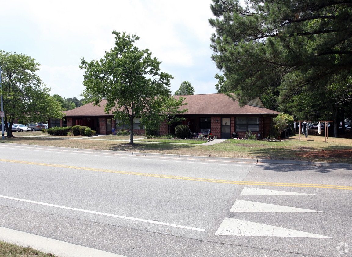 Primary Photo - University Place Apartments