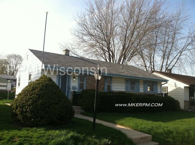 Building Photo - Three Bedroom Single Family Home
