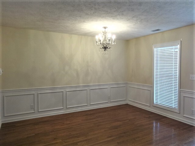 Building Photo - 633 Tylertown Rd