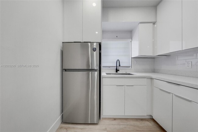 Foto del edificio - 2464 SW 22nd St