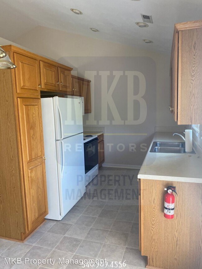 Building Photo - 3 br, 2 bath House - 816 Harmon Cir.