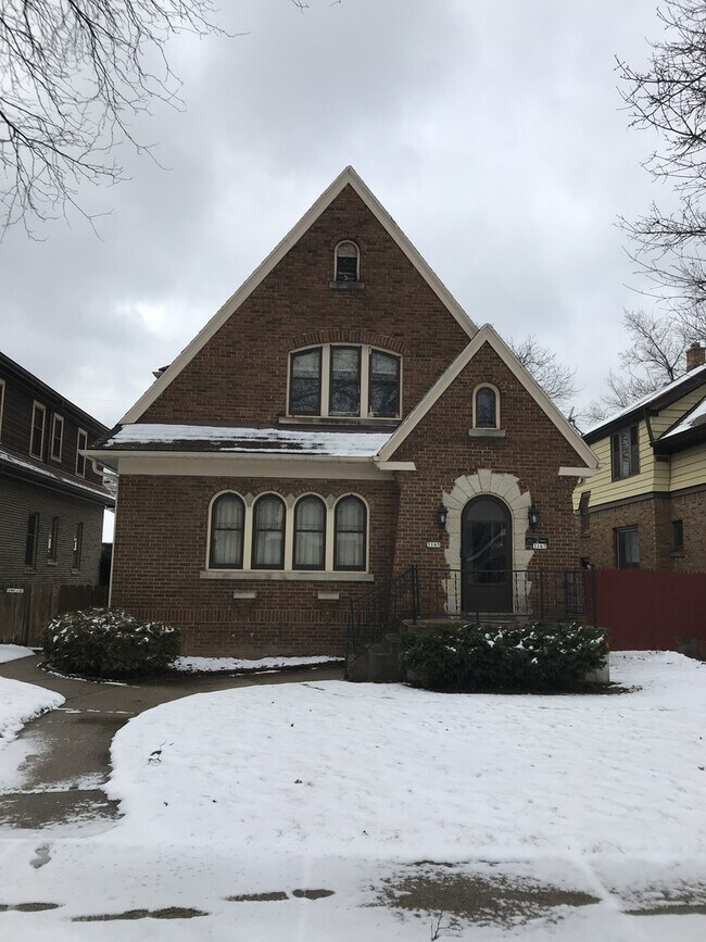 Foto del edificio - 3165-3167 N. 52nd St. Duplex