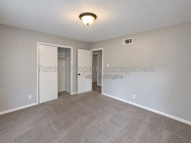 Building Photo - 2 Woodson Ct