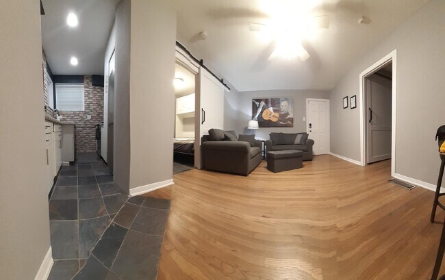 Foto del edificio - 908 E 32nd St