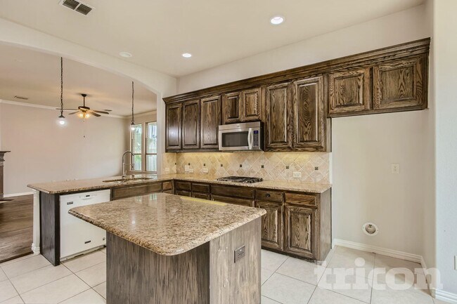 Foto del edificio - 396 Florence Dr