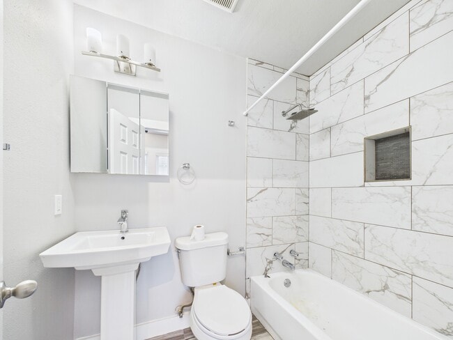 Building Photo - 605 Enid St