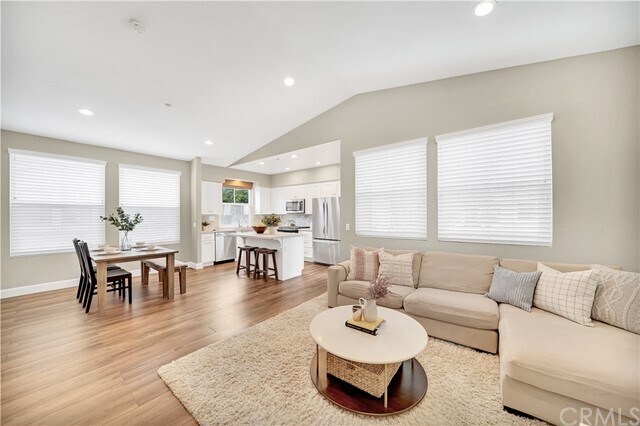 Foto del edificio - 1406 Elk Grove