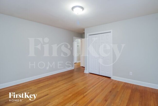 Foto del edificio - 690 Valley Brook Ln