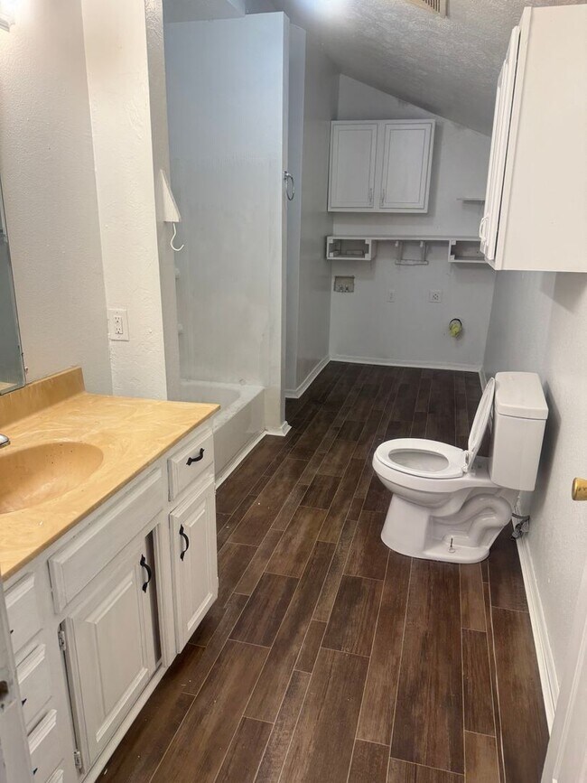 Foto del edificio - Clean cute  3 bedroom 1 bath home