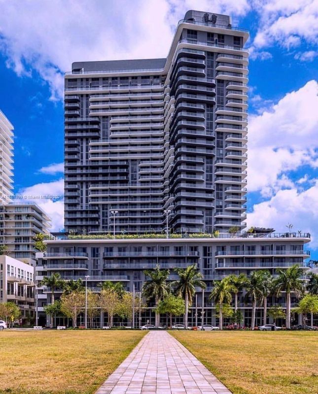 Foto del edificio - 121 NE 34th St