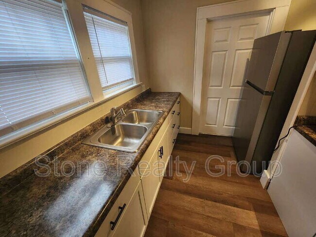 Foto del edificio - 823 S 10th St