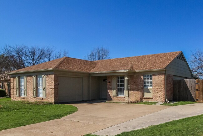 Building Photo - 7013 Silver Sage Dr