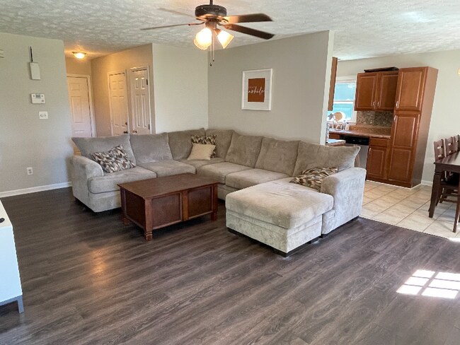 Building Photo - 625 Riverwind Dr