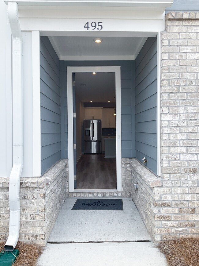 Foto del edificio - 495 Crown Dr