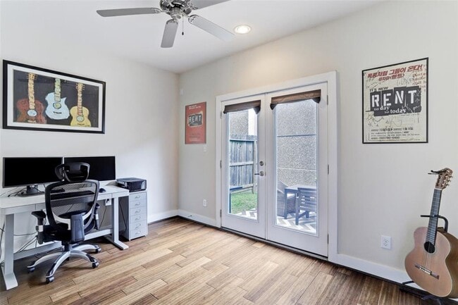 Building Photo - 4106 Marina St