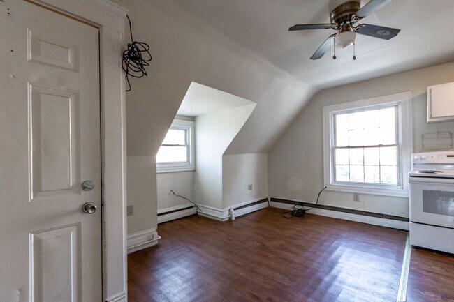 Foto del edificio - 381 Forest Ave