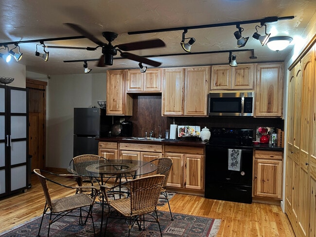 Building Photo - 3575 N Brookside Ln