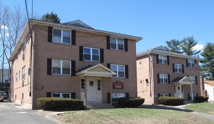 Foto principal - 2026 Corbin Ave