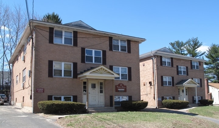 Primary Photo - 2026 Corbin Ave