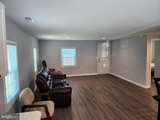 Foto del edificio - 10551 Greensboro Rd