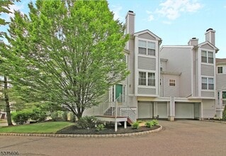 Building Photo - 407 Brookview Ct
