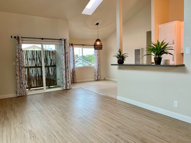 Open concept - 2515 E 5th St