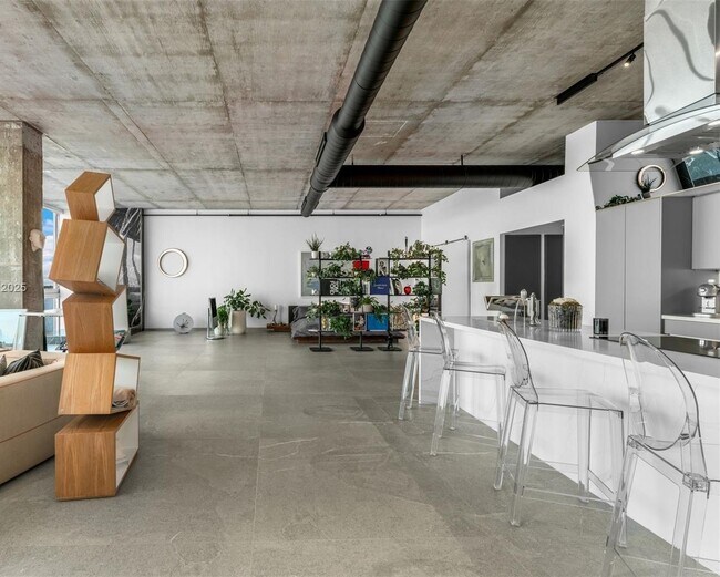 Foto del edificio - 7934 West Dr