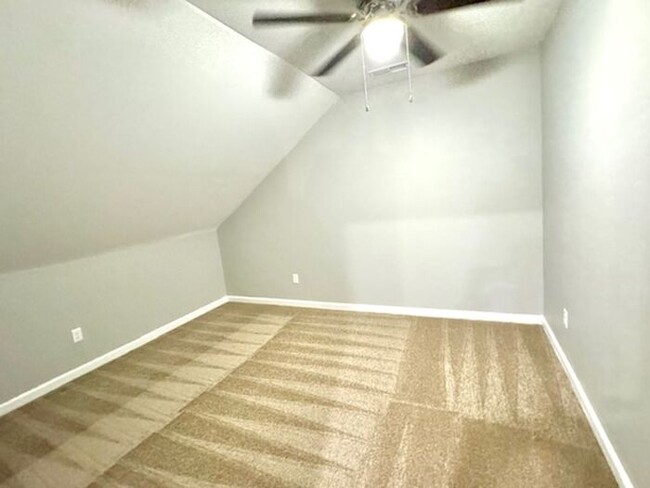 Foto del edificio - Southeast Memphis-5 Bedroom 3 Bath With Di...