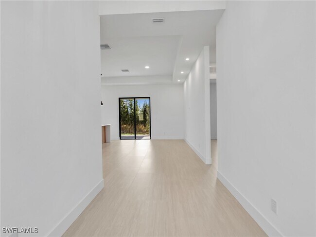 Foto del edificio - 1913 NW 24th Ave