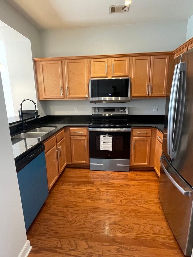 Building Photo - 2310 Elliott Ave