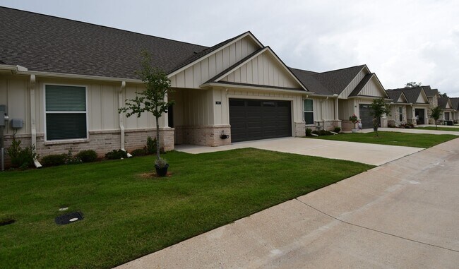 Foto del edificio - 6067 Hamilton Mdws Wy