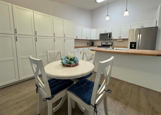 Building Photo - 17529 Silverwood Way