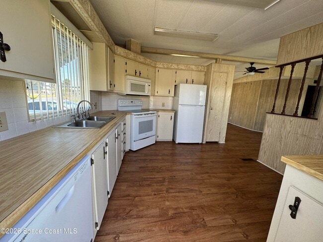 Foto del edificio - 1894 Coco Plum St NE