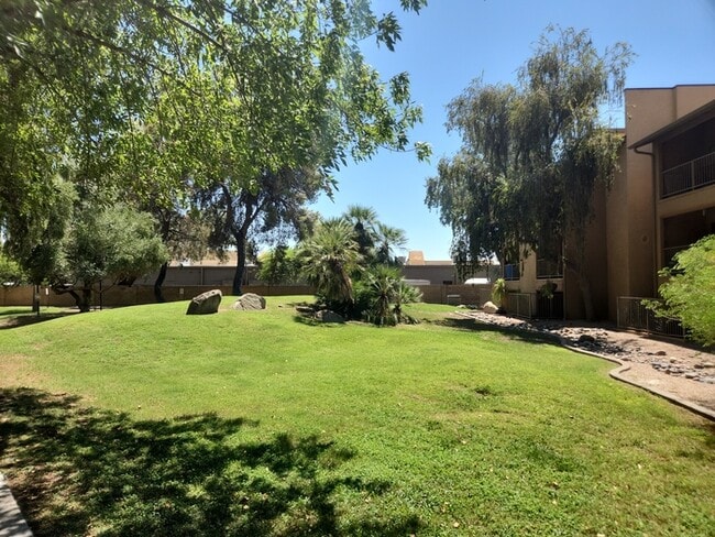 Building Photo - 2 bed / 2 Bath Condo w/ loft