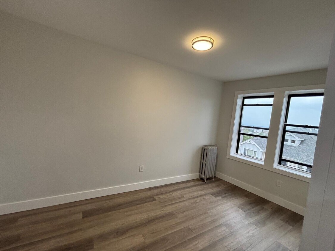 Foto del edificio - 242 Claremont Ave