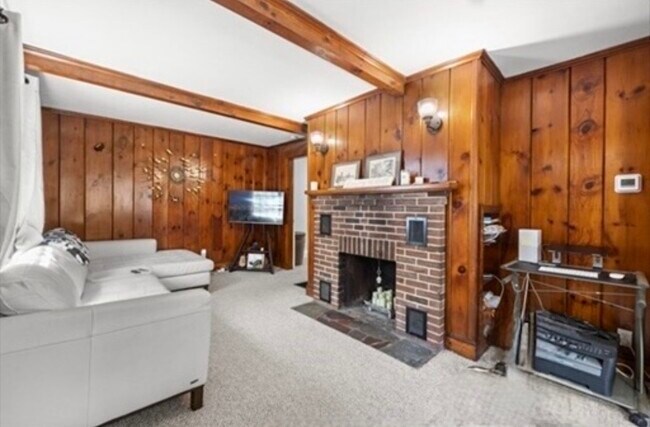Living room - 435A Walpole St