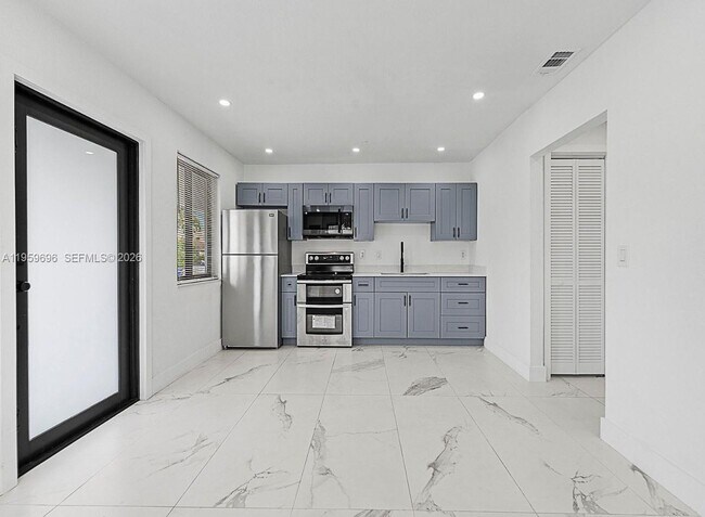 Foto del edificio - 921 NW 22nd Ct