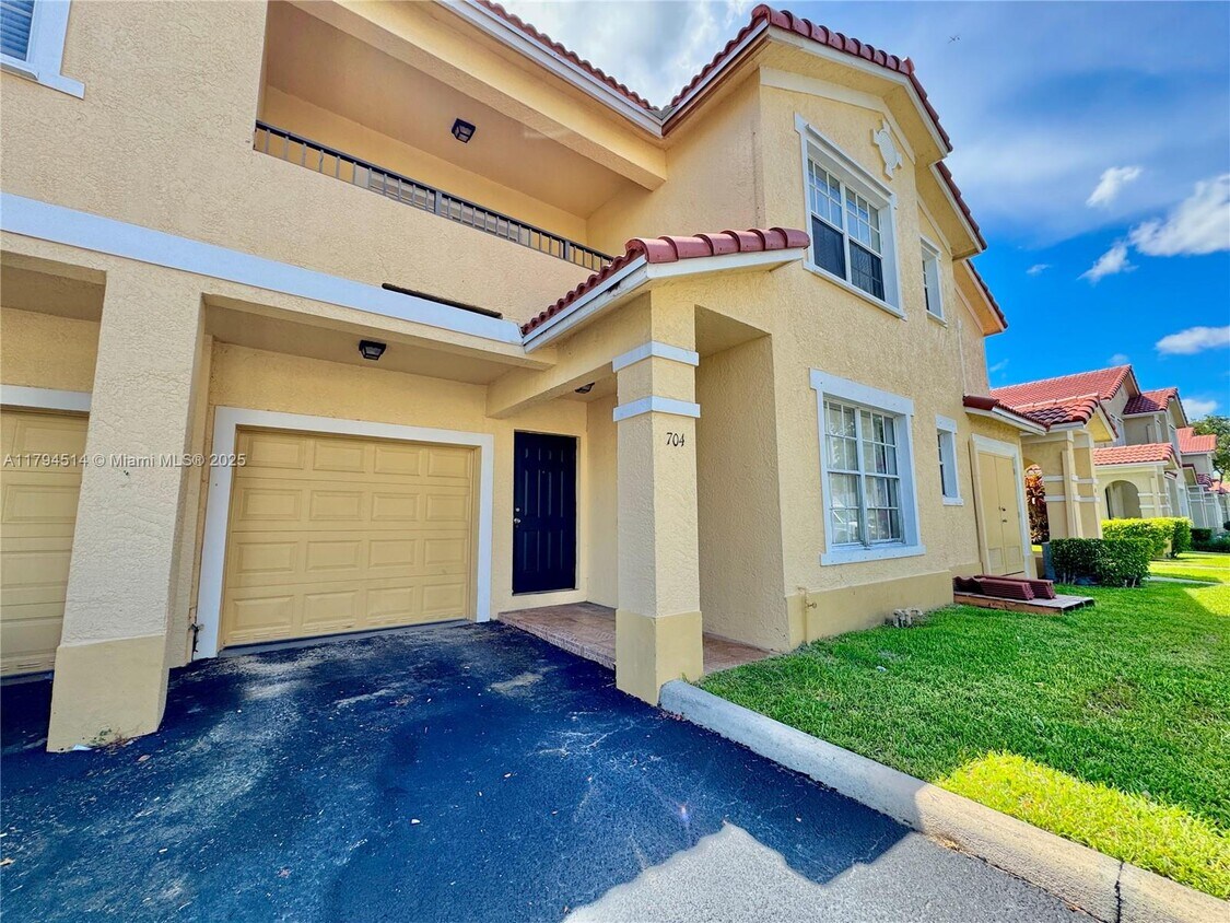 Foto principal - 704 Belmont Ln