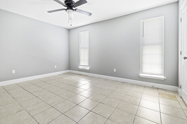 Foto del edificio - 8006 Trapier Ave