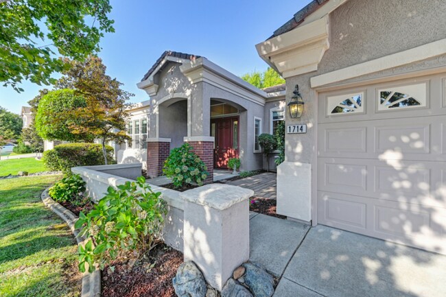 Building Photo - 1714 Dashwood Dr