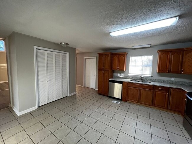 Foto del edificio - 1243 3rd Ave NW