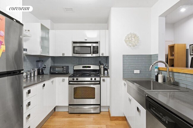 Foto del edificio - 318 Knickerbocker Ave