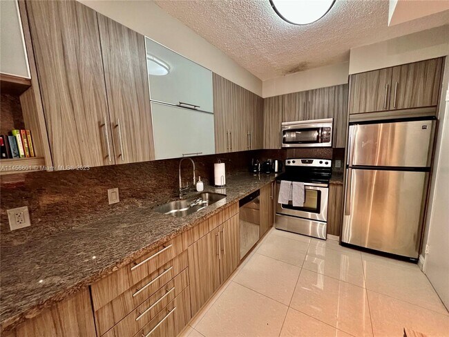 Foto del edificio - 10185 Collins Ave